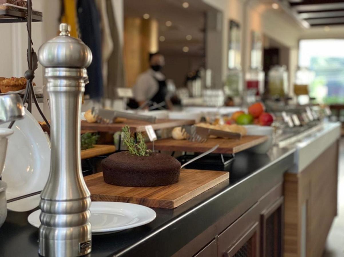 Radisson Oscar Freire Hotell São Paulo Eksteriør bilde A pepper mill at a buffet