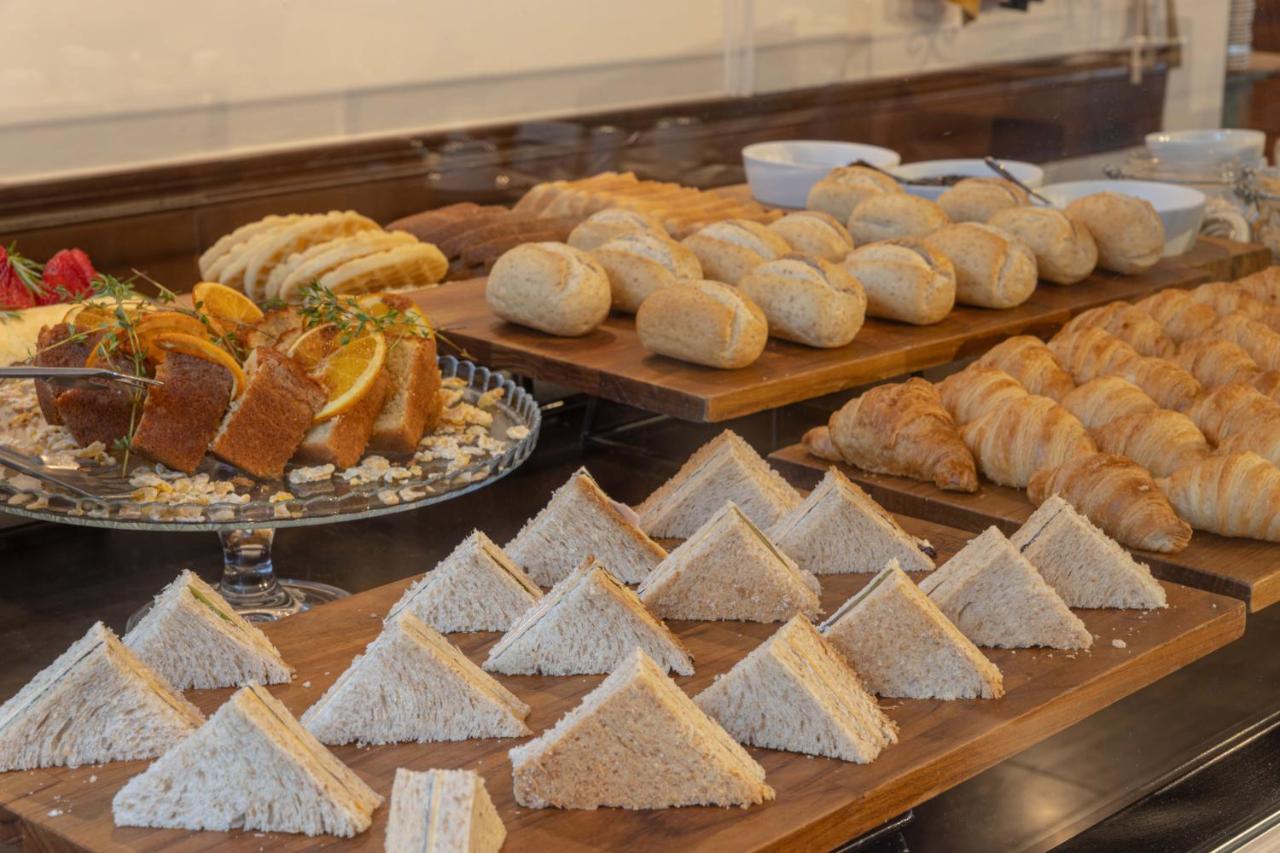 Radisson Oscar Freire Hotell São Paulo Eksteriør bilde Finger sandwiches