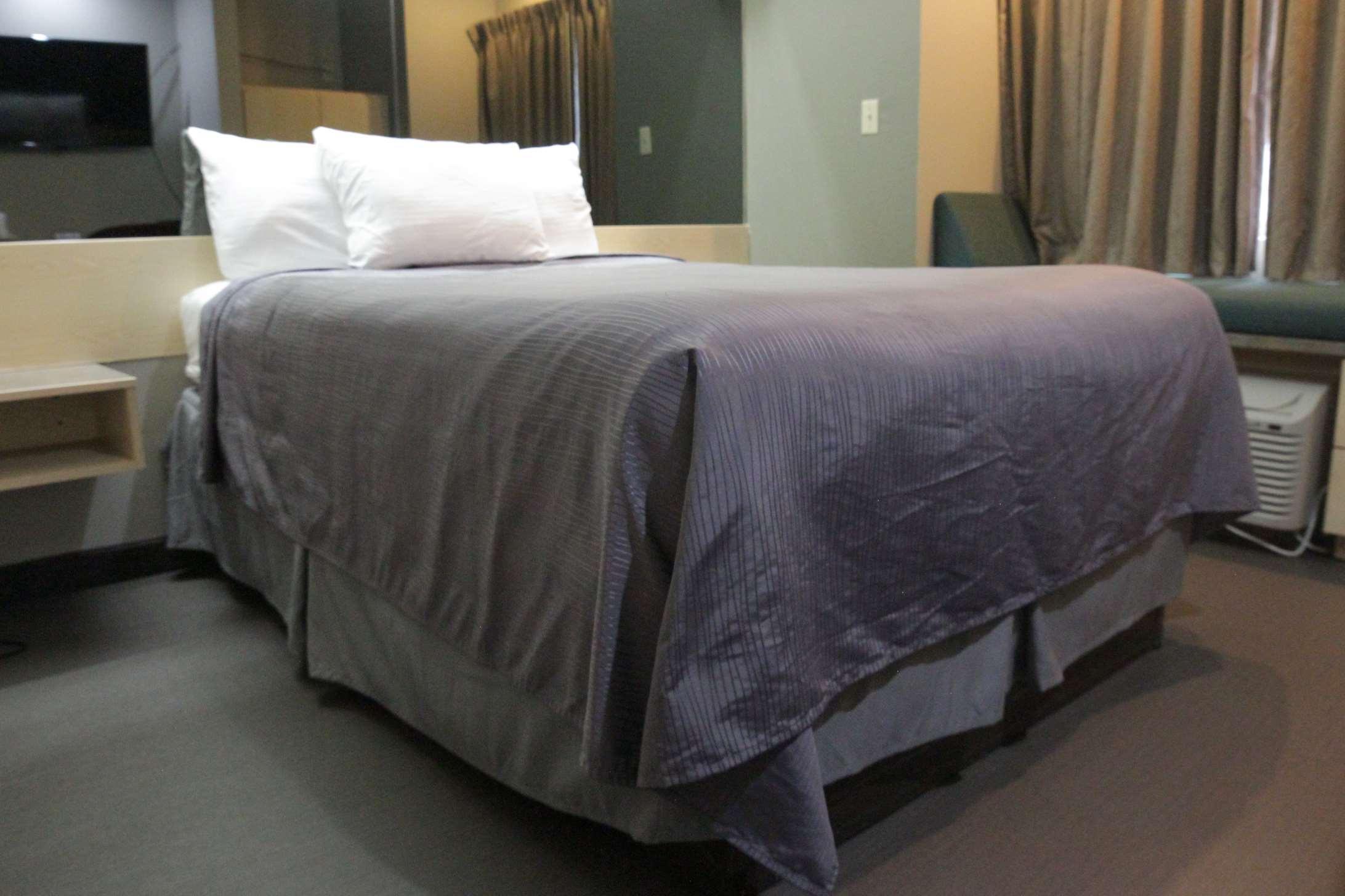 Radisson Oscar Freire Hotell São Paulo Eksteriør bilde A bed with a bed skirt