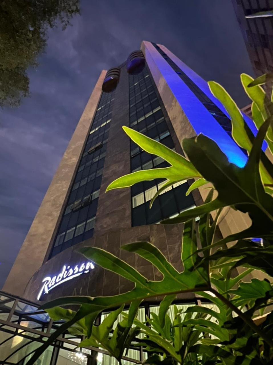 Radisson Oscar Freire Hotell São Paulo Eksteriør bilde The building at night